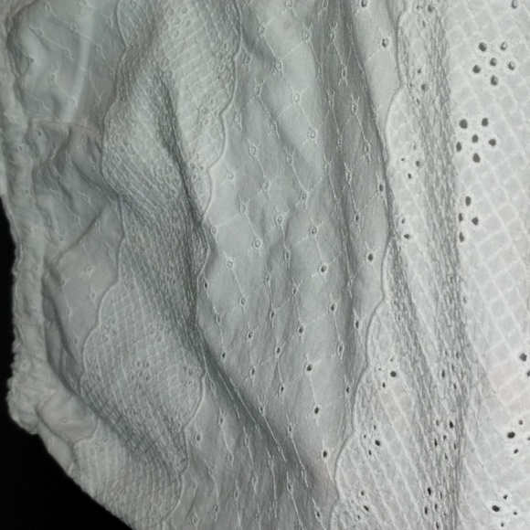 Rewind laser cutout hanker chief pattern white shorts - Picture 3 of 7